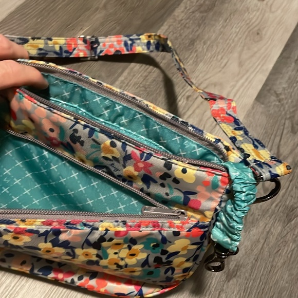 Lug MAMBO Crossbody Bag Wildflower RFID NWOT!!stunning - Picture 7 of 9